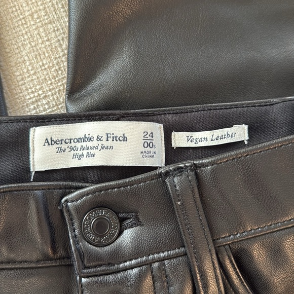 Abercrombie & Fitch 90s Relaxed Leather High Rise Cargo Pants - Picture 3 of 6